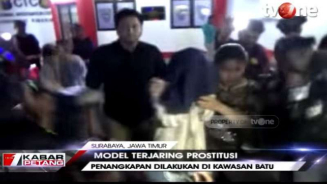 Polda Jatim tangkap seorang model dalam kasus prostitusi.