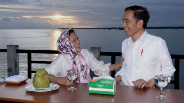 Presiden Jokowi dan Ibu Negara Iriana Nikmati Senja di Kaimana, Papua
