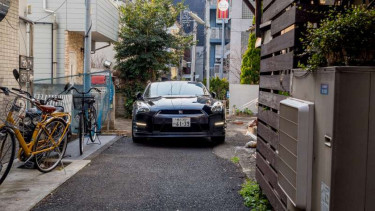 Ilustrasi mobil pribadi di Jepang