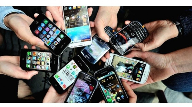 Ilustrasi pengguna smartphone.