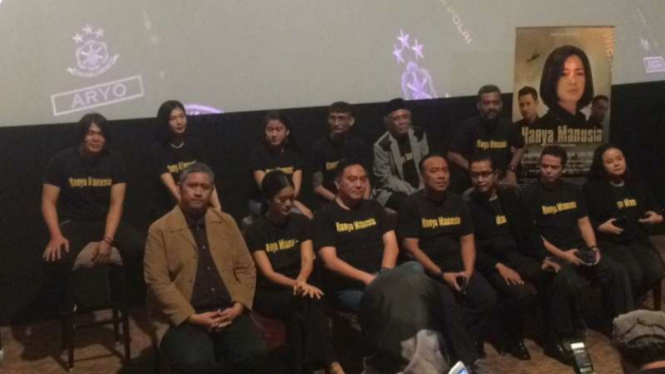 Kru dan pemain Hanya Manusia