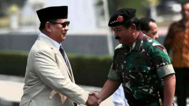 Menteri Pertahanan Prabowo Subianto saat bertemu Panglima TNI Marsekal TNI Hadi Tjahjanto
