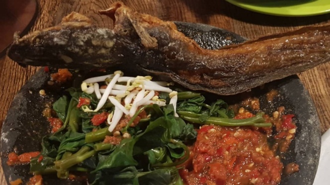 Pecel lele.