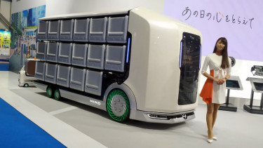 Truk masa depan Hino FlatFormer