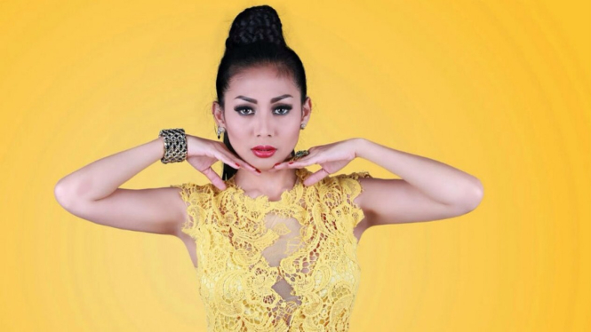 DJ Ay atau Ayunia