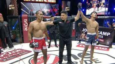 Duel One Pride MMA Pro Never Quit antara Ana Mulyana vs Tri Suwarno