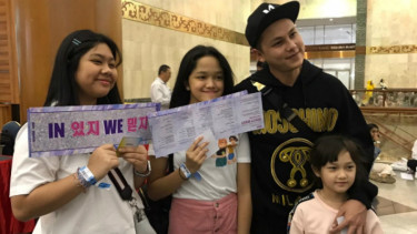 Andhika Pratama temani anak-anaknya nonton ITZY