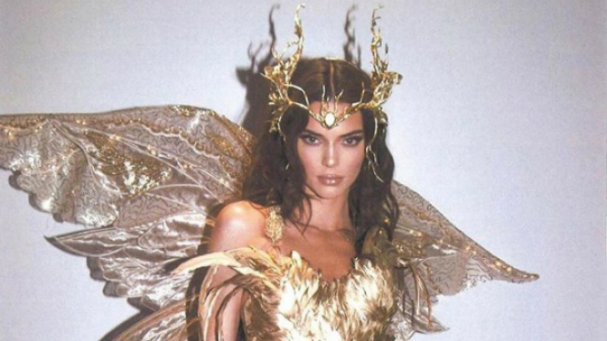 Kendall Jenner gunakan perhiasan karya Rinaldy Yunardi