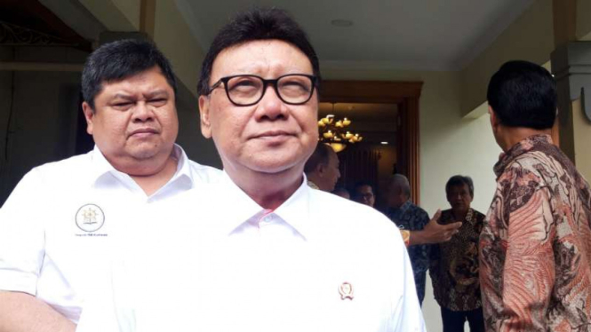 Menteri Pendayagunaan Aparatur Negara dan Reformasi Birokrasi Tjahjo Kumolo di kantor Gubernur DI Yogyakarta, Senin, 4 November 2019.