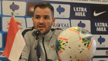 Pelatih Timnas Indonesia Simon McMenemy dipecat PSSI.