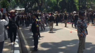 Massa GMBI kepung gedung PTIK