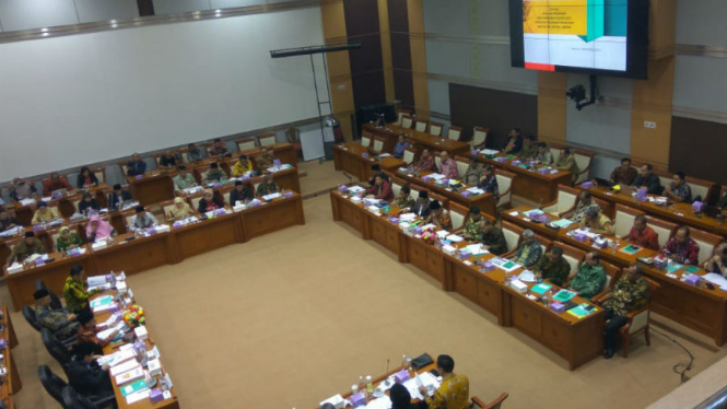 Komisi VIII DPR rapat kerja bersama Menteri agama