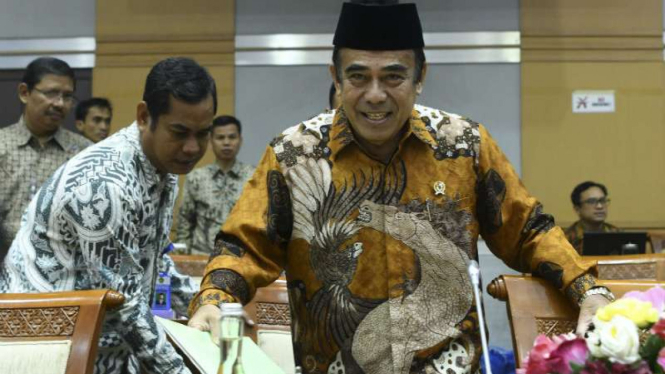 Menteri Agama Fachrul Razi (kanan).