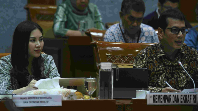 Duet Wishnutama Kusbandio-Angela Tanoesoedibjo saat Raker di Komisi X DPR