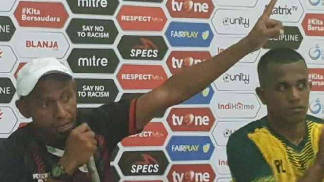 Pelatih Persewar Waropen, Elie Aiboy