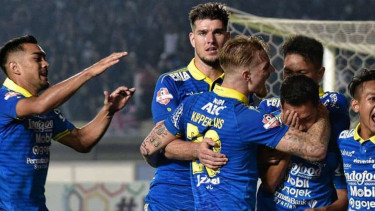 Para pemain Persib Bandung merayakan gol