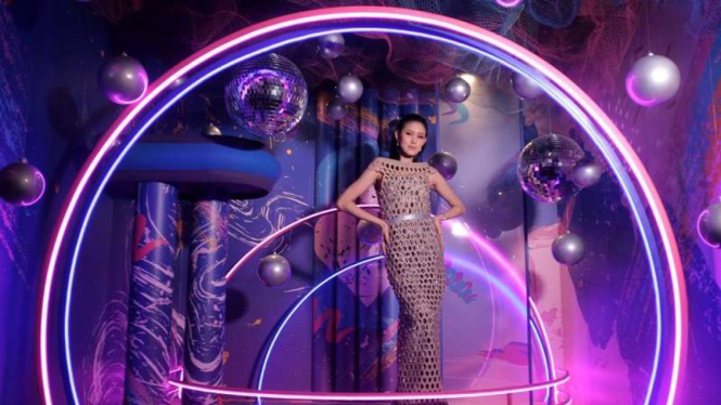 Model Berpose di Instalasi Wisata Instagramable POZE X Mario Photographie
