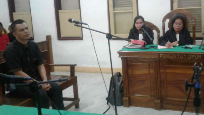 Terdakwa kasus narkoba dengan barang bukti sabu-sabu seberat 27 kilogram divonis hukuman mati oleh majelis hakim di Pengadilan Negeri Medan, Sumatera Utrara, Selasa petang, 12 November 2019.