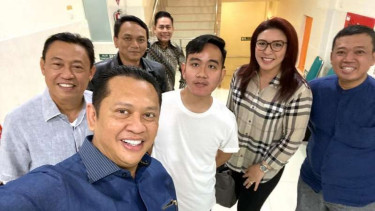 Ketua MPR Bambang Soesatyo menjenguk kelahiran cucu ketika Jokowi