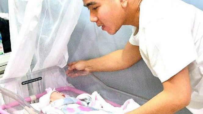 La Lembah Manah, putri dari pasangan Gibran Rakabuming Raka dan Selvi Ananda.
