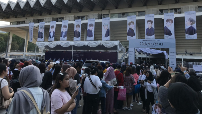 Konser Seventeen.