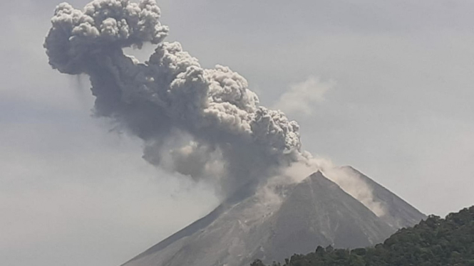 Gunung Merapi kembali meletus.