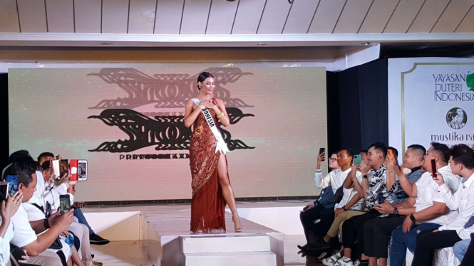Frederika Alexis Cull siap melaju ke ajang Miss Universe