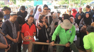 Pemakaman Cecep Reza
