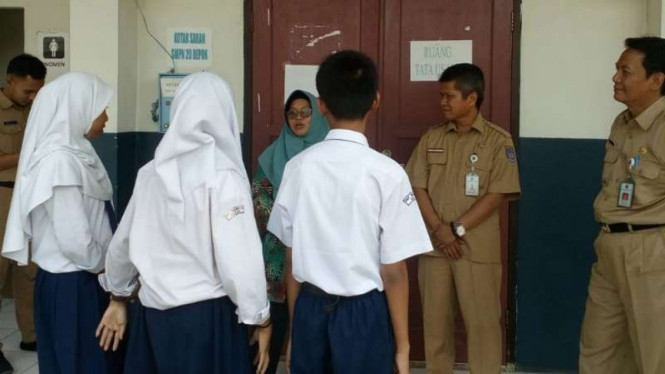 Suasana di SMPN 20 Depok yang sejumlah siswanya diduga terjangkit hepatitis.