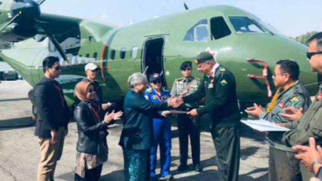 Pesawat CN 235-220 buatan PT Dirgantara Indonesia