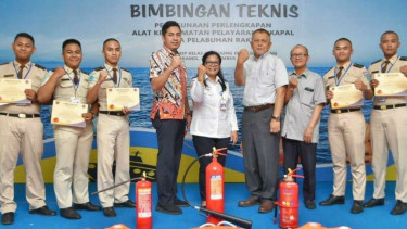 Bimbingan teknis perlengkapan alat keselamatan pelayaran oleh Kemenhub.