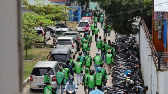 Para pengendara ojol mendatangi RSUP M Djamil Padang.