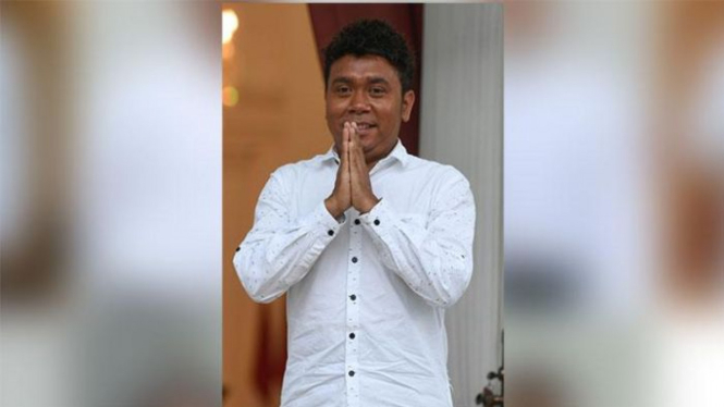 Billy Mambrasar menilai latar belakang yang berbeda dari keenam rekannya sesama Staf Khusus Presiden bidang Millenial dan Inovasi memperkaya dan saling melengkapi dalam merumuskan program membantu Presiden Jokowi.