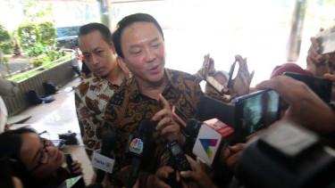 Basuki Tjahaja Purnama atau akrab disapa Ahok  di Kantor Kementerian BUMN