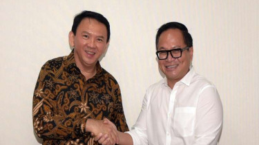 Ahok (kiri) resmi menjabat Komisaris Utama Pertamina. 