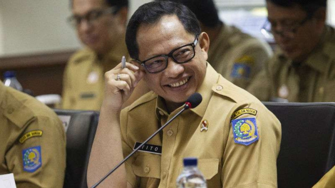 Menteri Dalam Negeri Tito Karnavian saat berada di Kompleks Parlemen, Senayan.
