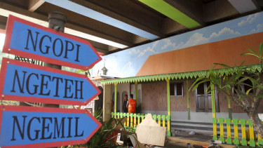 Menarik, Ada Rumah Adat Betawi di Kolong Tol