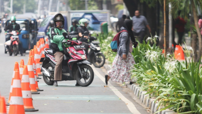 Jalur sepeda di Jakarta. 