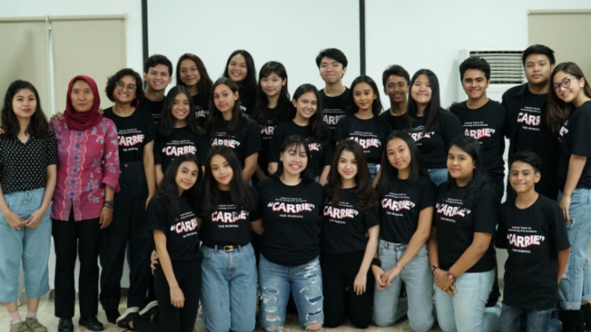 Para pemain teater Carrie: The Musical.