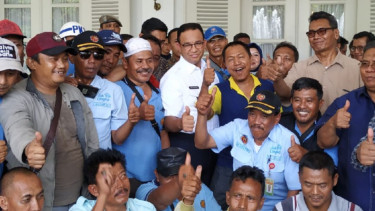 Gubernur Anies Baswedan dan sopir angkot yang akan gabung dengan Jak Lingko