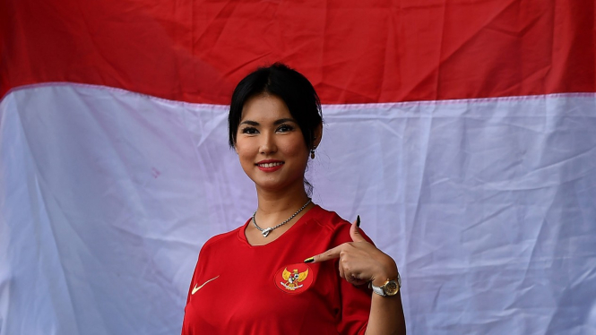 Maria Ozawa Menonton Pertandingan Timnas Indonesia