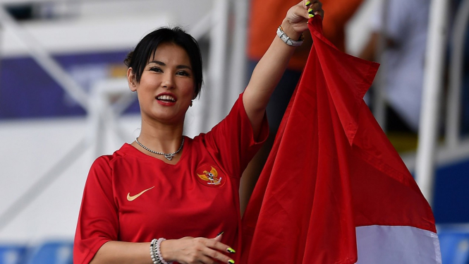 Maria Ozawa Menonton Pertandingan Timnas Indonesia