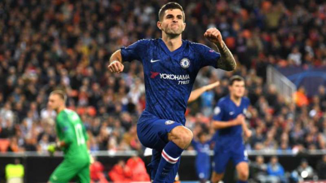 Winger Chelsea, Christian Pulisic rayakan gol.