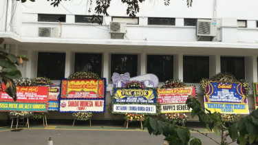 Karangan bunga untuk Ahok