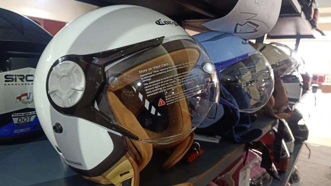 Helm Cargloss yang dirancanga untuk perempuan berhijab