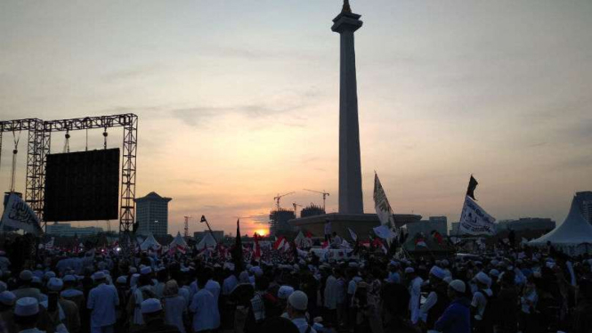 Munajat 212 di Monas