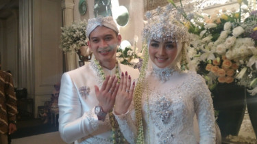 Rezky Aditya dan Citra Kirana resmi jadi suami istri