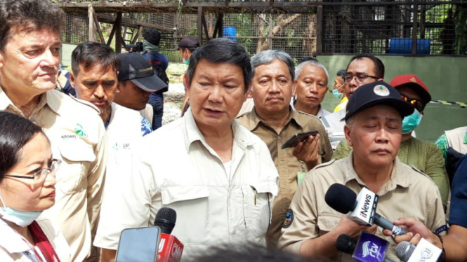 Hashim S Djojohadikusumo (tengah)
