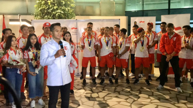 Ketua Umum PB PRSI, Anindya Novyan Bakrie sambut kepulangan tim polo air putra Indonesia.