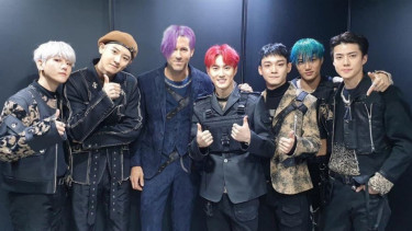 Ryan Reynolds dan EXO.